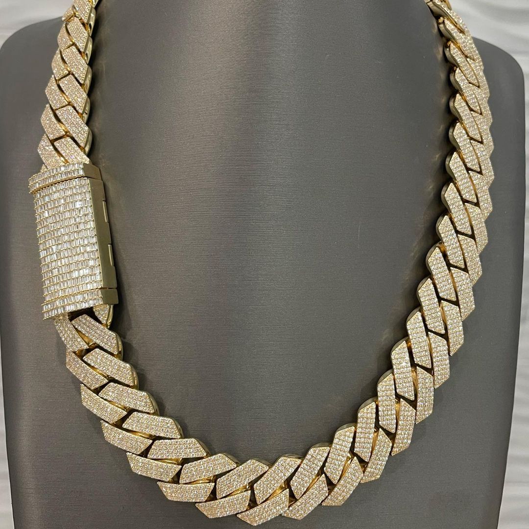 CARAT SUTRA CO|18mm Solid Yellow Gold Plated Cuban Link Chain Necklace With Baguette Lock, Studded With GRA Certified VVS Moissanite Diamonds with | 999 Sterling Silver Chain with White Gold | Men's Jewelry |